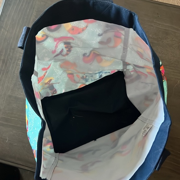 🚨5 for $20🚨 Thirty-One Relaxed Mermaid Print Tote - Picture 3 of 3